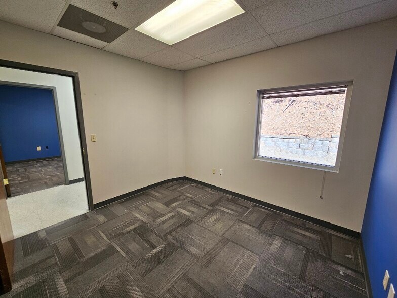 More Photos Of 503 Oak Pl, Atlanta Office For Lease