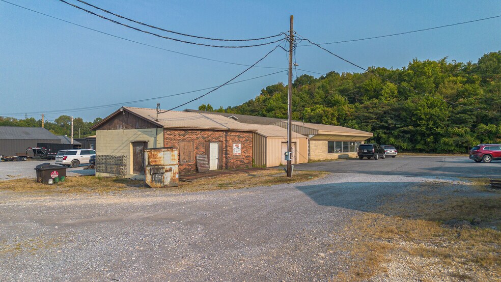 More Photos Of 728 US Highway 62, Grand Rivers Specialty For Sale