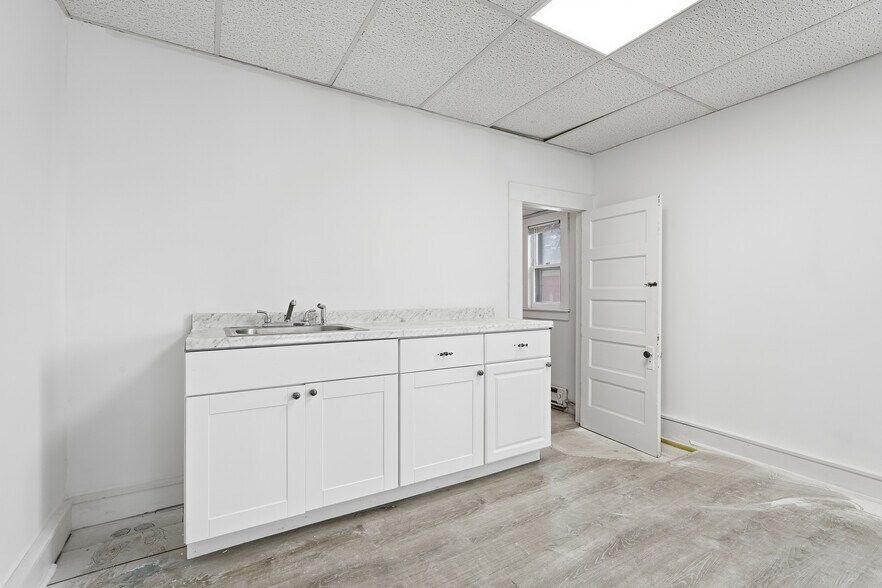 More Photos Of 22-38 School St, Westfield General Retail For Lease