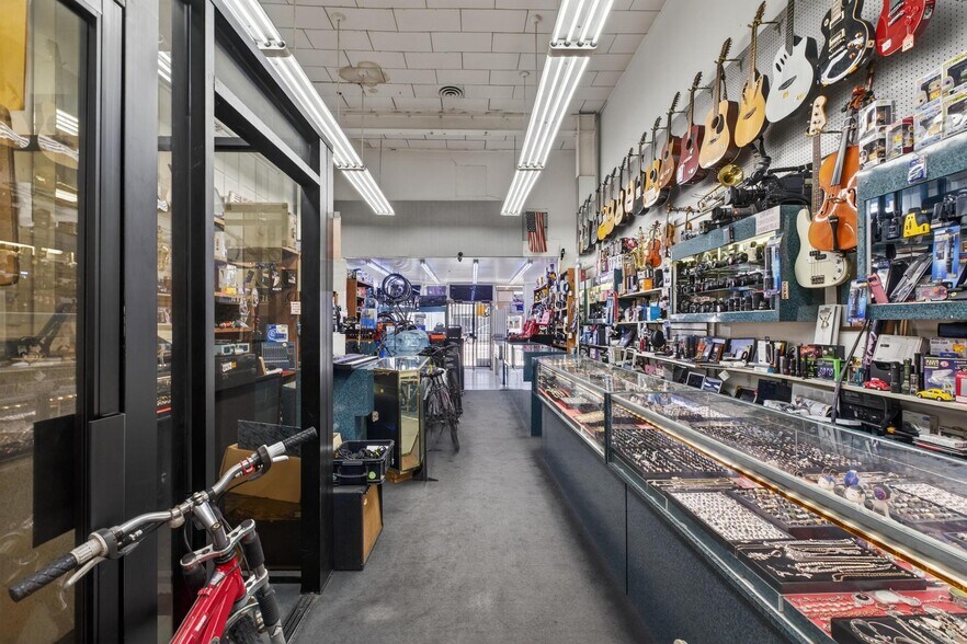 More Photos Of 705 S Pacific Ave, San Pedro Storefront For Lease