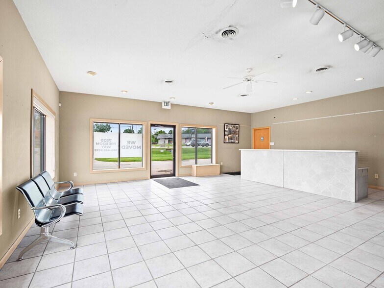 More Photos Of 5405 Illinois Rd, Fort Wayne Showroom For Sale