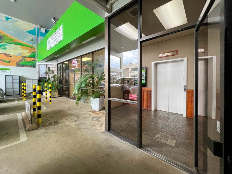 More Photos Of 1950 Young St, Honolulu Office For Lease