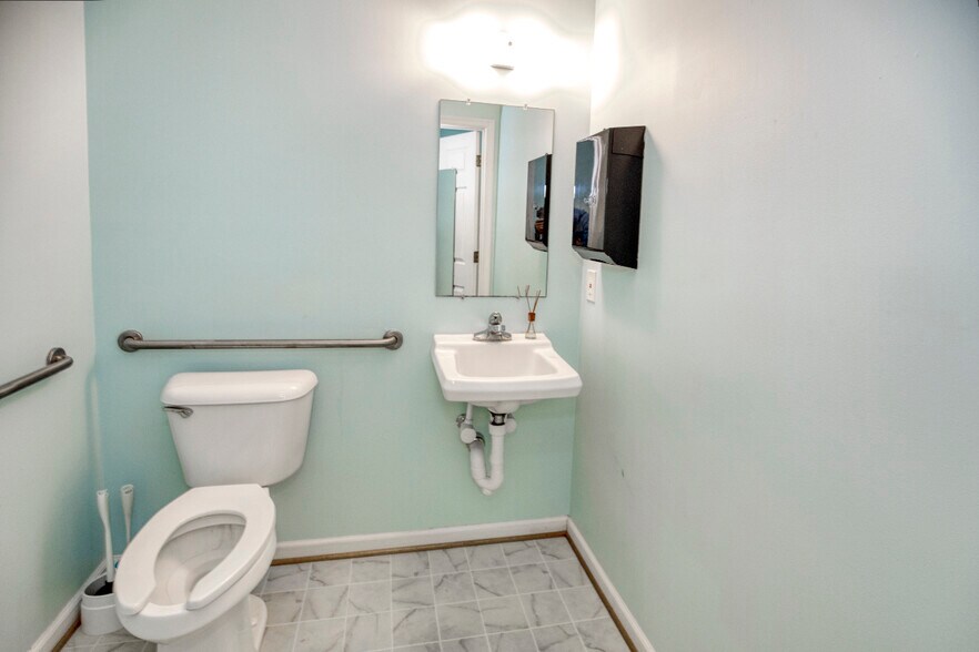 More Photos Of 7151 Richmond Rd, Williamsburg Medical For Lease