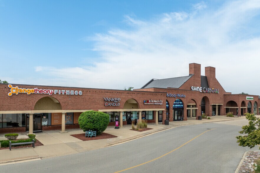 More Photos Of 1001 W 75th St, Woodridge Storefront For Lease