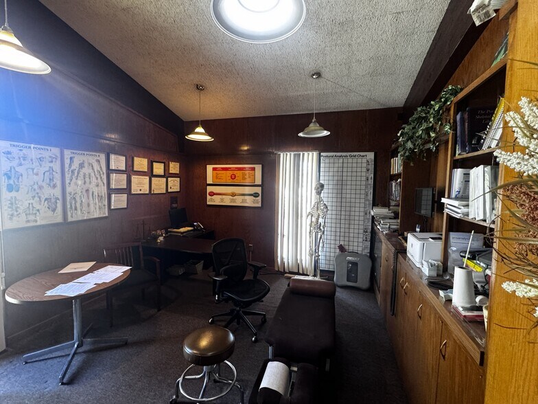 More Photos Of 70 Queen City Ave, Manchester Office For Sale
