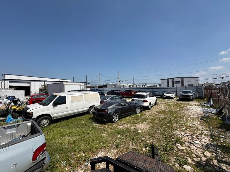 More Photos Of 2601 Lexington St, Kenner Warehouse For Sale