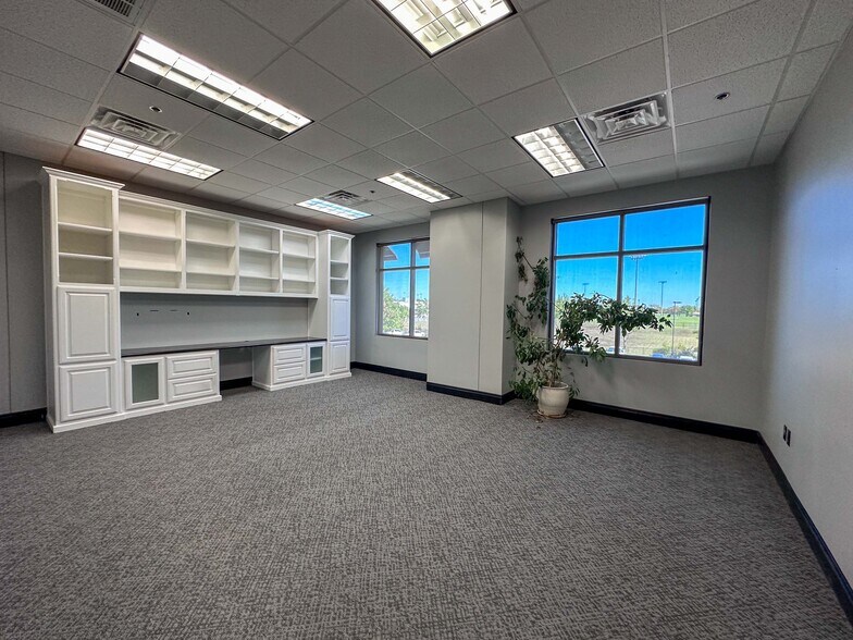 More Photos Of 5001-5005 S Cooper St, Arlington Storefront Retail Office For Lease