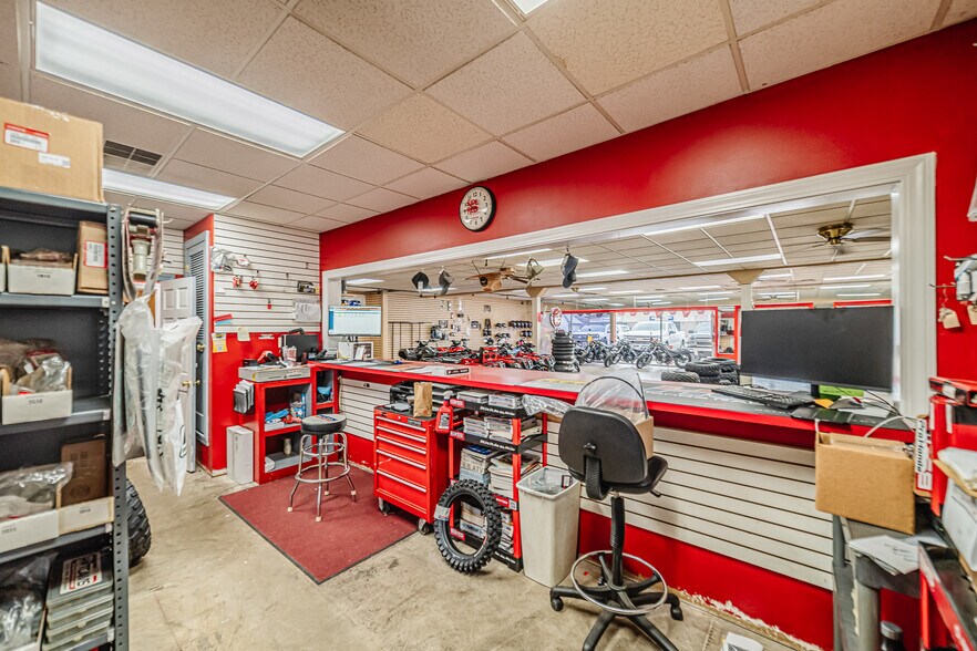 More Photos Of 1014 W Main St, Princeton Freestanding For Sale