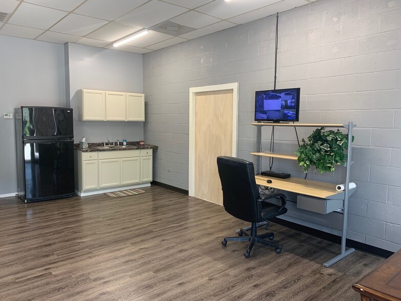 More Photos Of 2000 Cedar Dr, La Marque Unknown For Lease