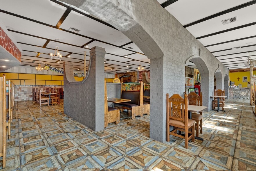 More Photos Of 929 US-98, Columbia Restaurant For Sale