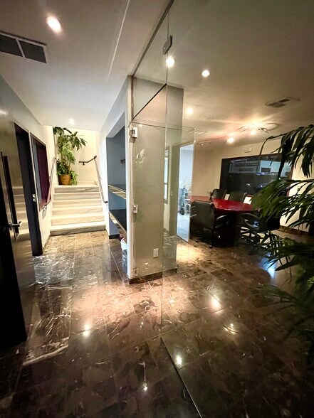 More Photos Of 2560-2590 Lafayette St, Santa Clara Warehouse For Lease