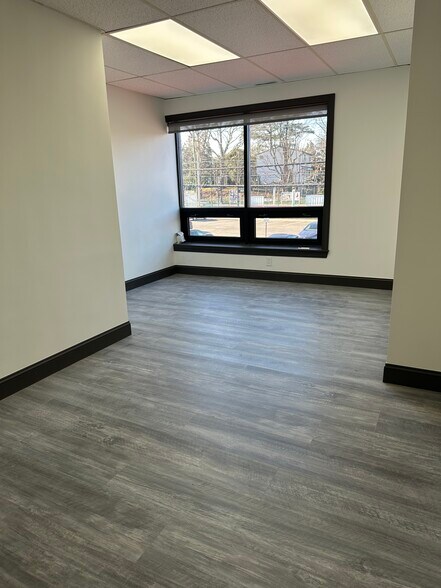 More Photos Of 40 Railroad Ave, Glen Head Flex For Lease