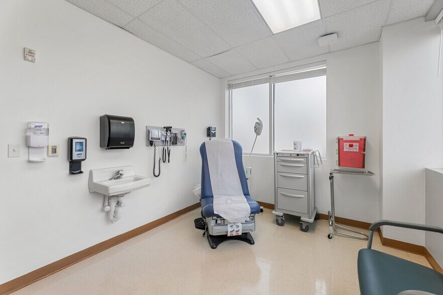 More Photos Of 5700 N Exp 77/83, Brownsville Medical For Sale