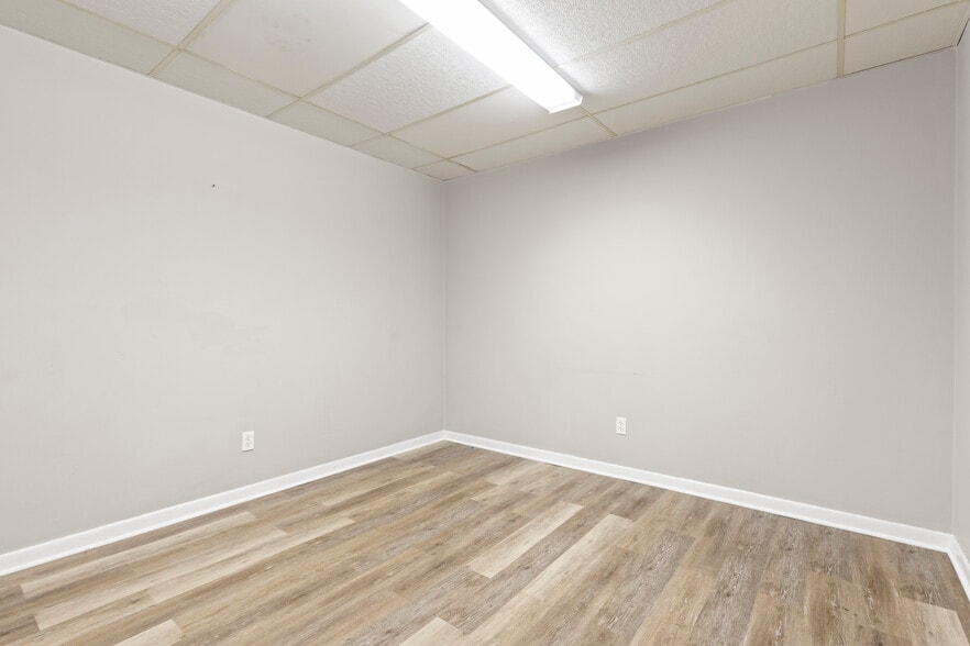 More Photos Of 404 Smithfield Ave, Pawtucket Office For Sale