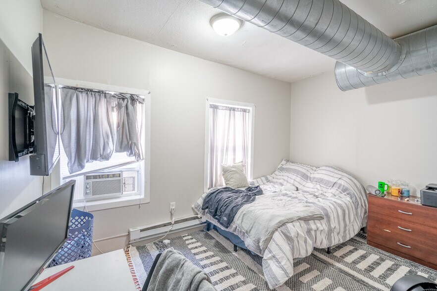 More Photos Of 31 Court St, Binghamton Storefront Retail Residential For Sale