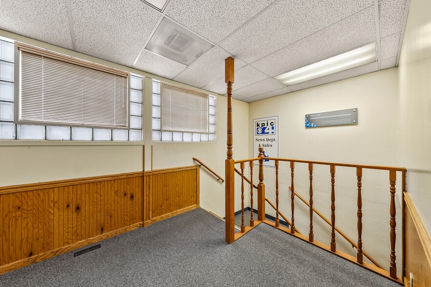 More Photos Of 655 W Umpqua St, Roseburg Radio TVTransmission Facilities For Sale