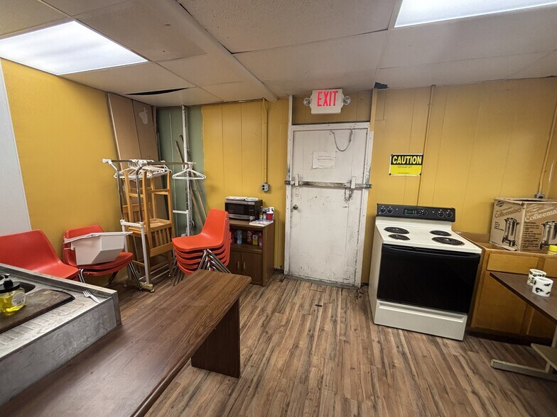 More Photos Of 60 Commerce Park Dr, Dayton Flex For Sale