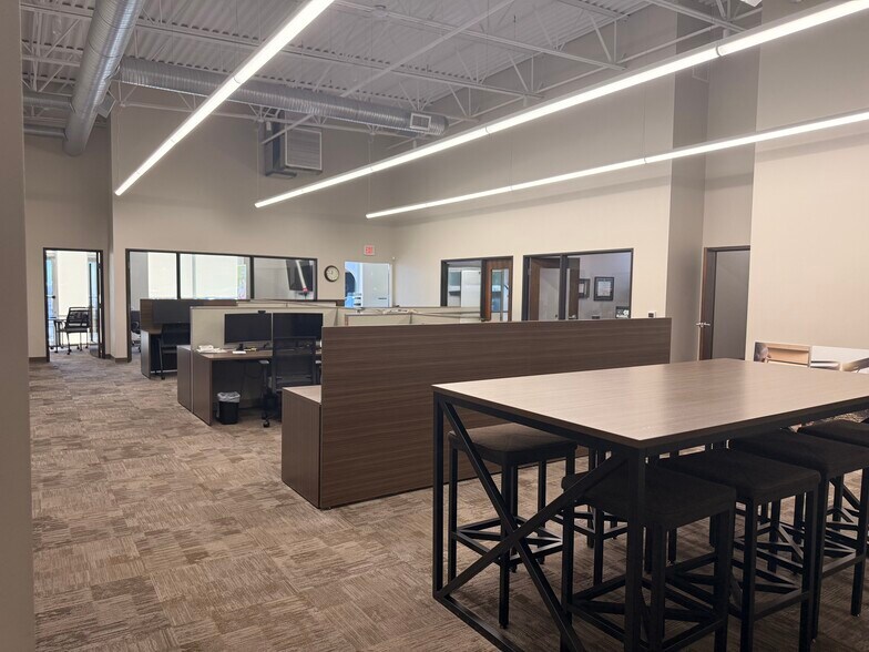 More Photos Of 725 E Main St, Westfield Light Manufacturing For Sale
