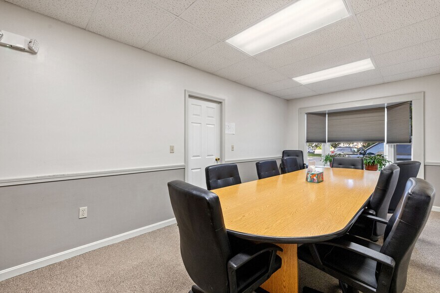 More Photos Of 214 Lake St, Bristol Office For Sale