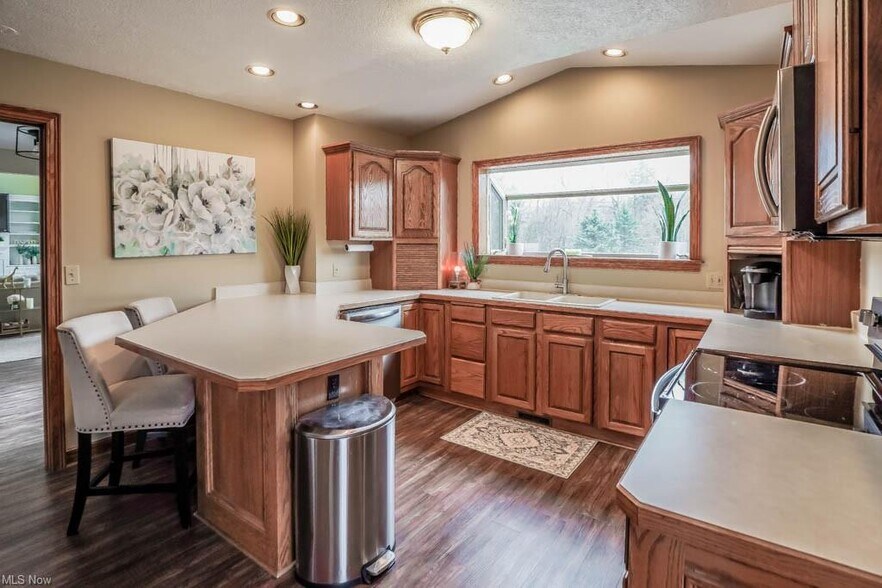 More Photos Of 11316 Cleveland Ave NW, Uniontown Office Residential For Sale