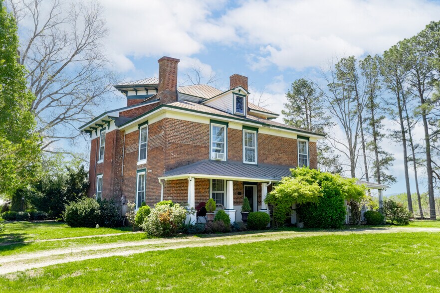 More Photos Of 2416 Lowesville Rd, Amherst Hospitality For Sale