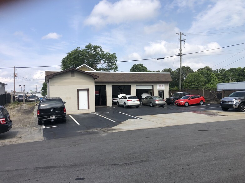 Primary Photo Of 2262 Township Ln, Tucker Auto Repair For Sale