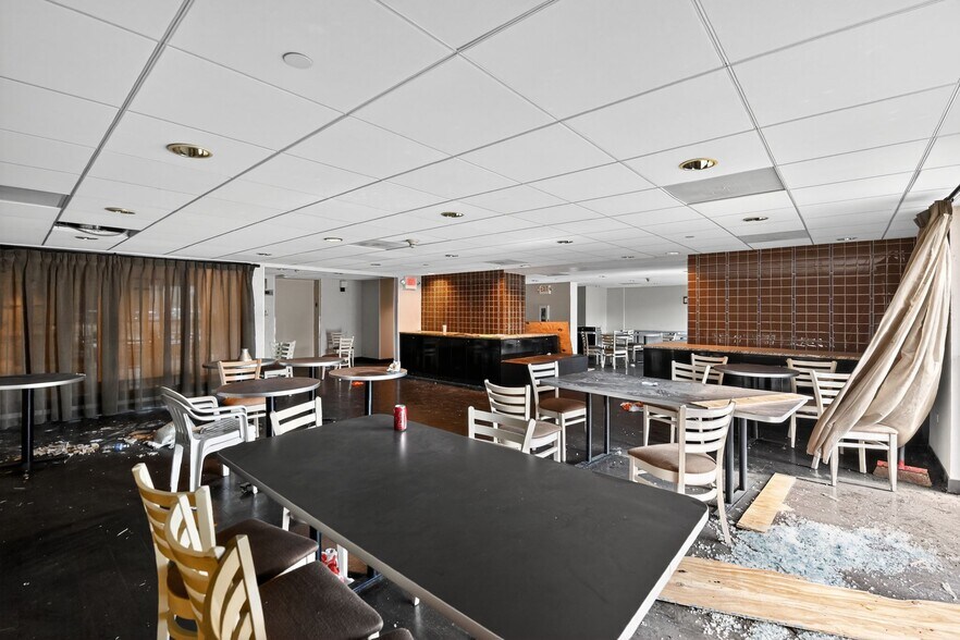 More Photos Of 1550 E Dundee Rd, Palatine Hotel For Sale