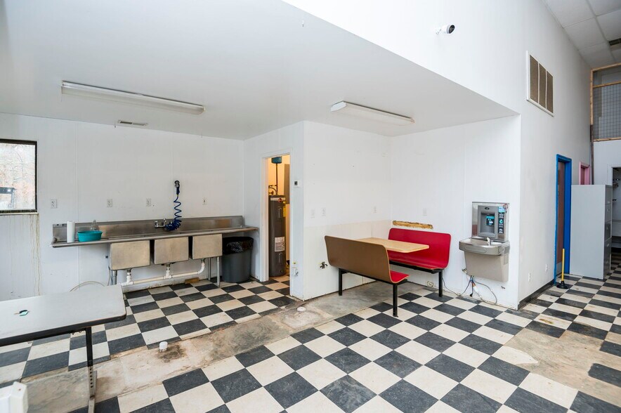 More Photos Of 199 S Cherry St, Cherryville Auto Dealership For Sale