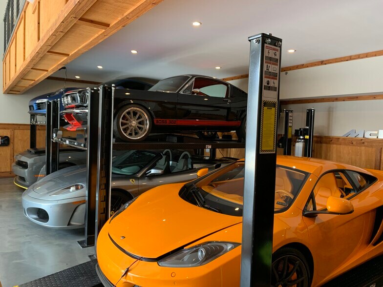 More Photos Of 2108-2260 Ferry Rd, Naperville Showroom For Sale