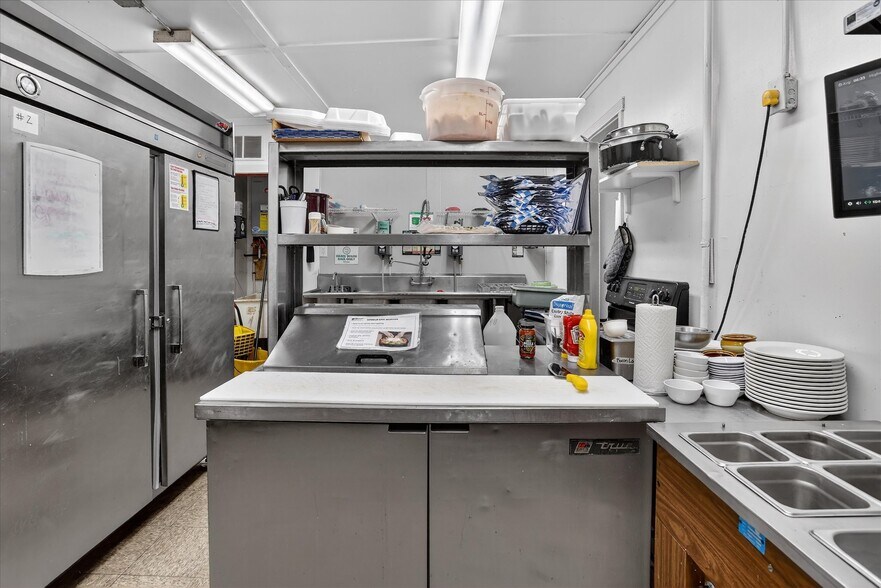 More Photos Of 5937 W Higgins Lake Dr, Roscommon Restaurant For Sale