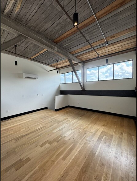 More Photos Of 1601 S Holtzclaw Ave, Chattanooga Office For Sale