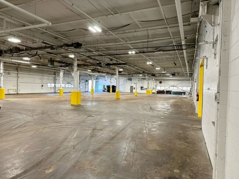 More Photos Of 7528 State Fair Blvd, Baldwinsville Manufacturing For Lease