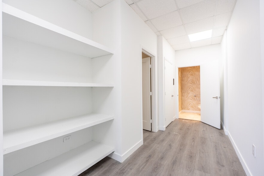 More Photos Of 7506-7560 NW 70th St, Miami Unknown For Lease