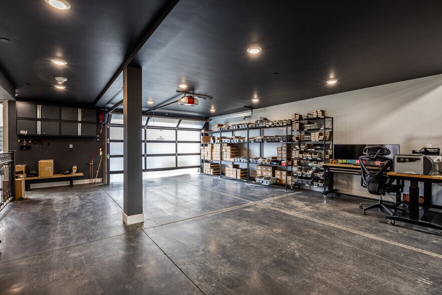 More Photos Of 4554 Forestdale Dr, Park City Light Manufacturing For Sale