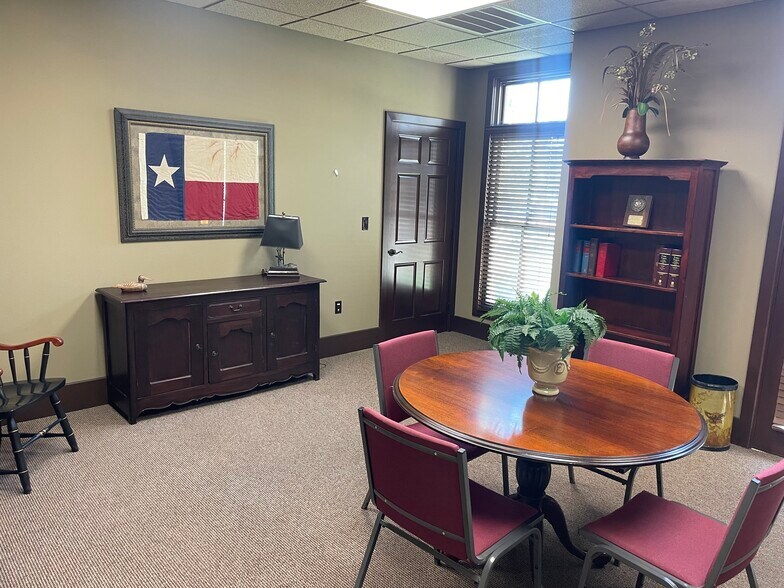 More Photos Of 2900 Trophy Dr, Bryan Office For Lease