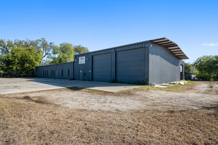 More Photos Of 4714 S Zarzamora St, San Antonio Auto Repair For Sale