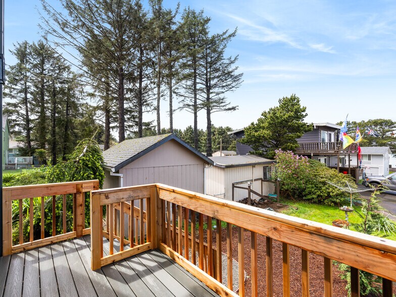 More Photos Of 331 SE Jetty Ave, Lincoln City Apartments For Sale