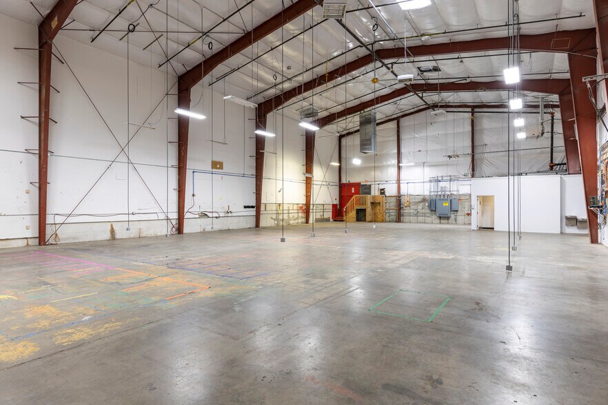 More Photos Of 2123 W Elmore St, Seattle Warehouse For Lease