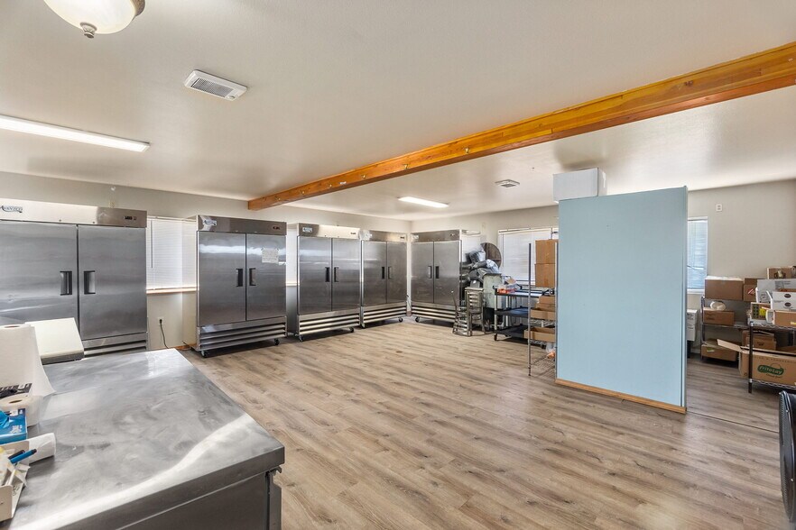 More Photos Of 2401 Westhaven Dr, Westport Flex For Sale