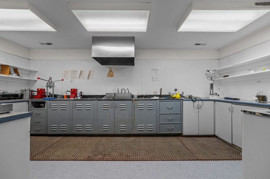 More Photos Of 125 Oakmont Dr, Greenville Office For Sale