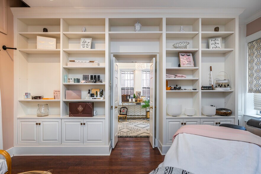 More Photos Of 302 W High St, Lexington Office Residential For Sale