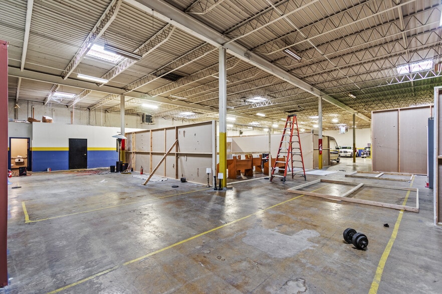 More Photos Of 1862 LATHAM St, Memphis Warehouse For Sale