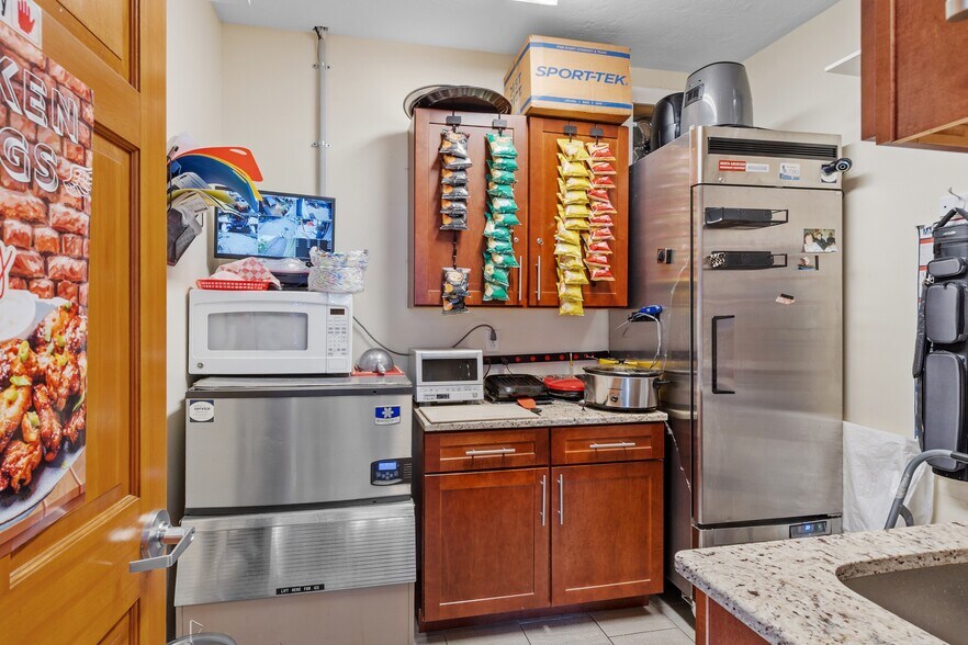 More Photos Of 80 Honora Ave ave, Dracut General Retail For Sale