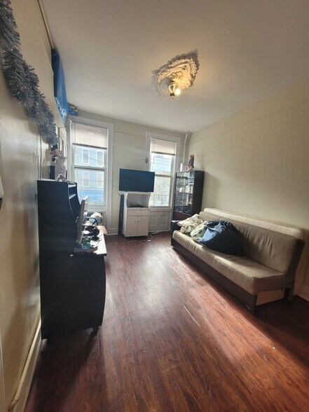 More Photos Of 283 Wyckoff Ave, Brooklyn Multifamily For Sale