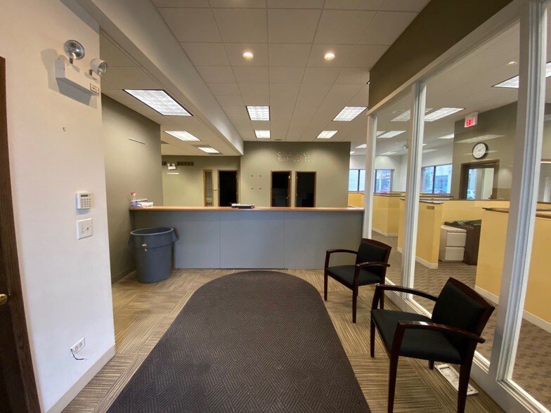 More Photos Of 25-27 N Northwest Hwy, Park Ridge Office For Lease