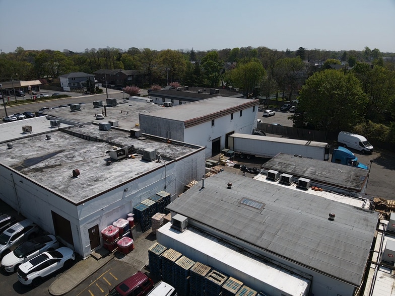 More Photos Of 422-426 Great East Neck Rd, West Babylon Warehouse For Sale