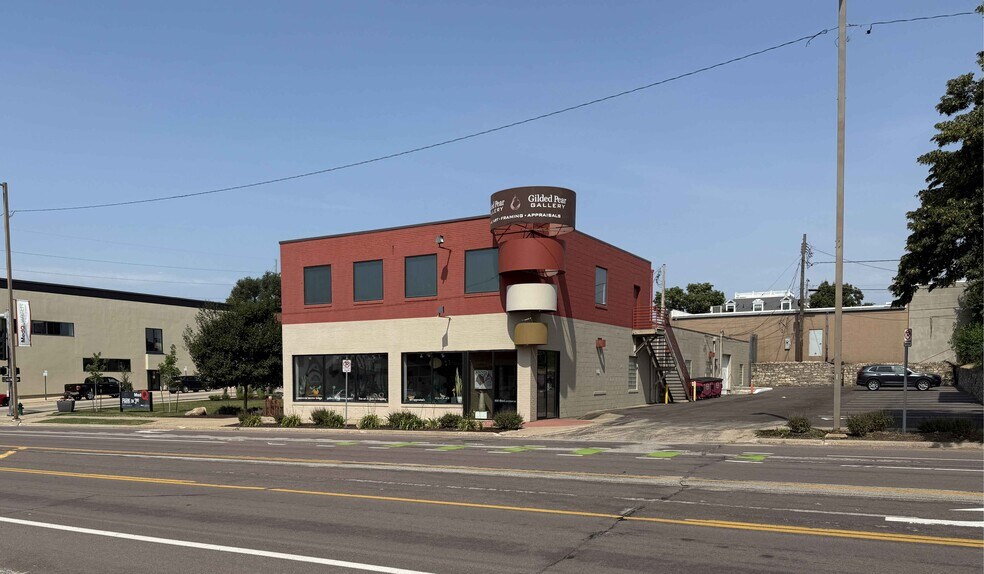 More Photos Of 808 3rd Ave SE, Cedar Rapids General Retail For Sale
