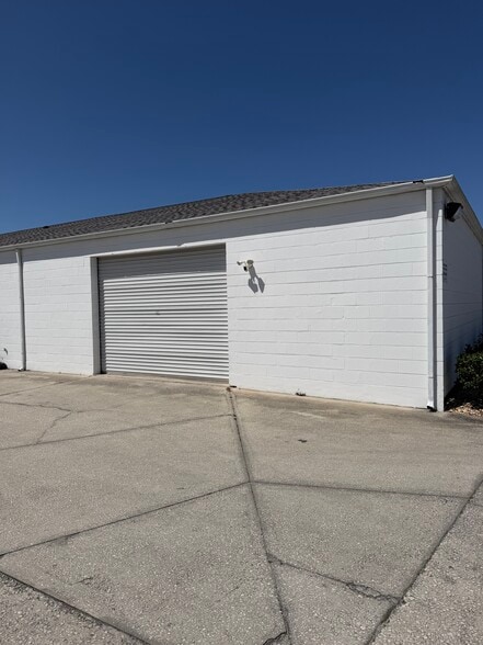 More Photos Of 4751 E Moody Blvd, Bunnell Showroom For Lease