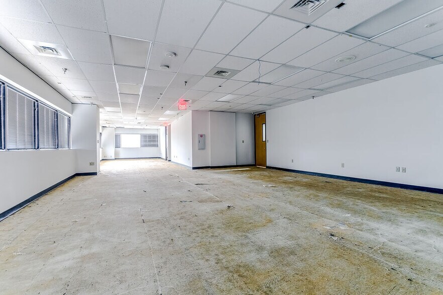 More Photos Of 2350 Valley View Ln, Dallas Loft Creative Space For Lease