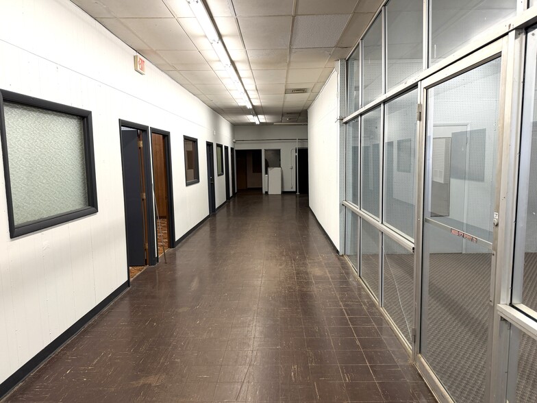 More Photos Of 1921 Broadway, Rockford General Retail For Sale